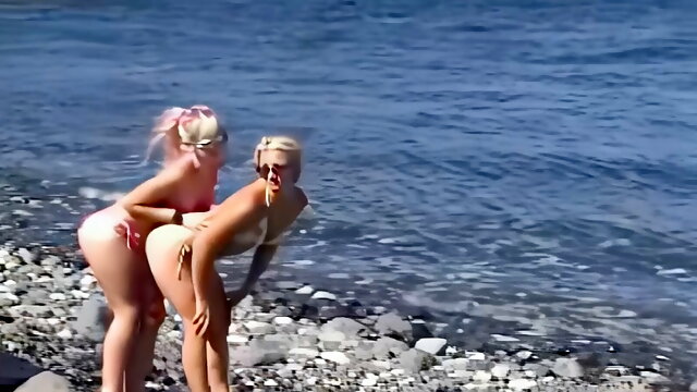 Topless Lesbos Candy Elektra And Her Girlfriend Making Out!