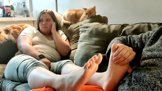 Gave My Annoyed Friend A Massage Turned Into A Footjob! - Ignored College Fwb Footjob Massage