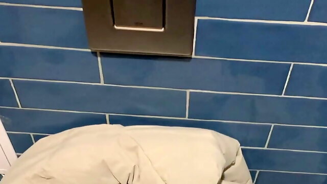 Twink suck 21cm big dick in shopping mall Toilet