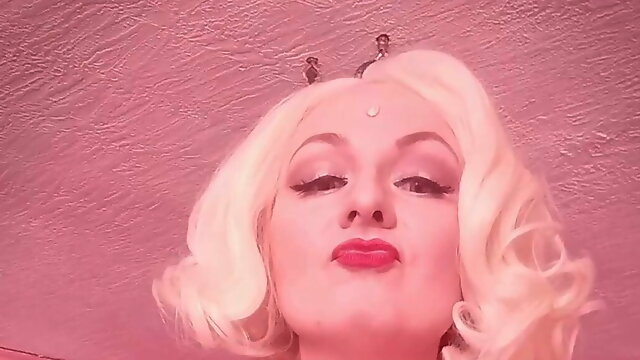 Sexual hot selfies MILF's videos - blonde hot curvy woman seduce