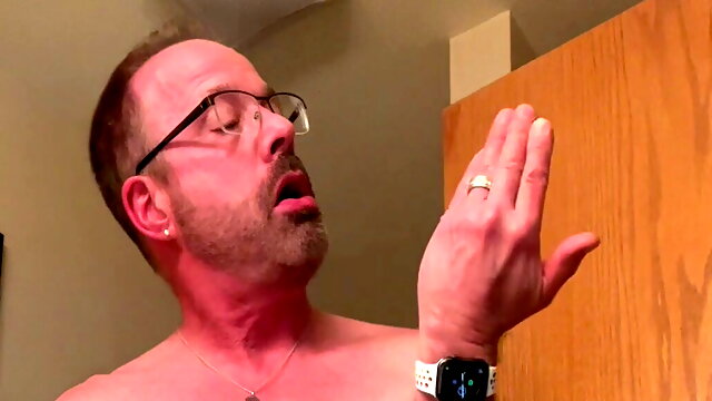 KingKunga stroking, shooting and eating his load