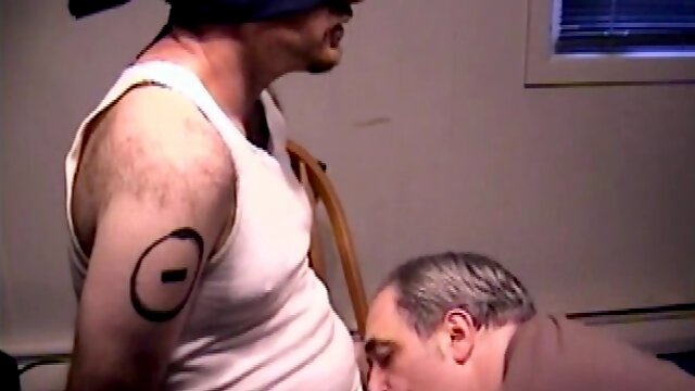 Blindfolded straight cock blown by mature DILF for cum