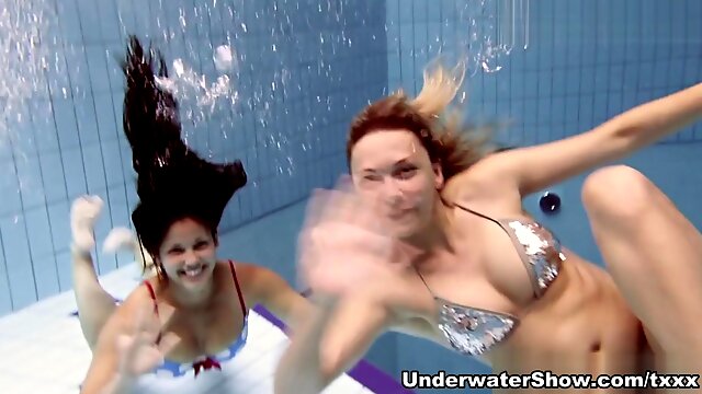 Underwatershow Lesbians