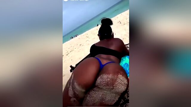 Twerking Ass Cheeks At The Beach