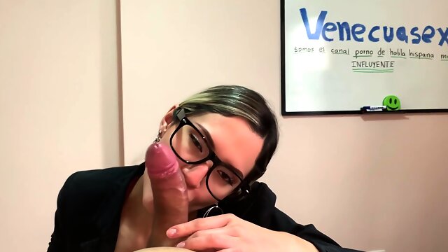 Le Hice Una Mamada A Mi Jefe Para Que Me Suba El Sueldo