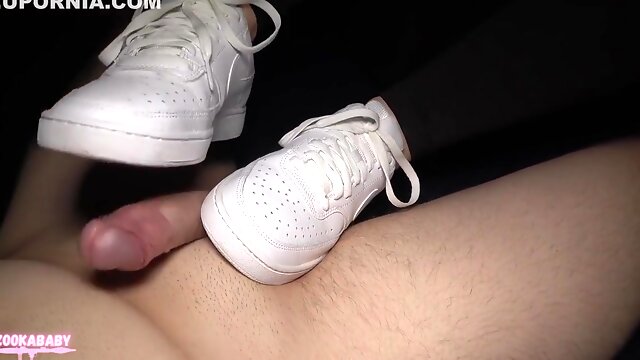 Girl Giving Shoejob And Footjob In Her New Nike Sneakers (custom Request)