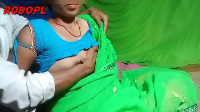Indian desi dried didi ki doggy style bur chudai sari utake green screen hot