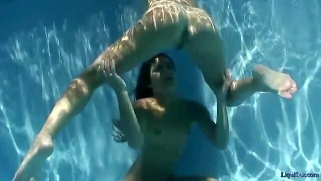 Underwater Lesbians, Mother Lesbian Teen