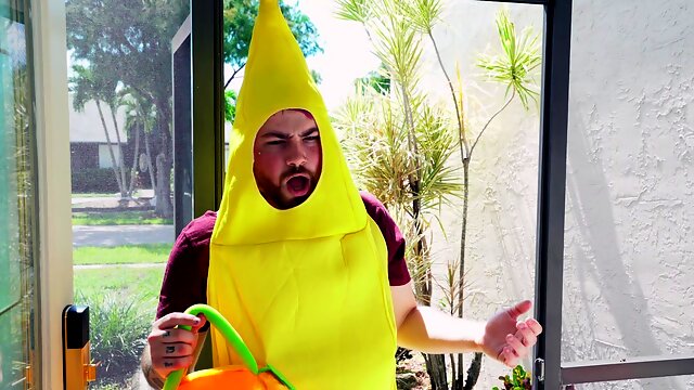 Thick Latina rides like a goddess before swallowing like a diva