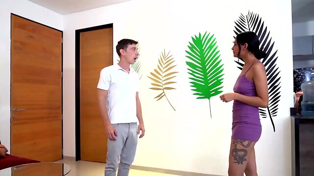 Real estate agent takes dick in hopes of a sale