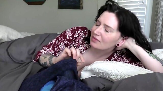 Mommy Pov, Morning Wood, Handjob, Big Tits