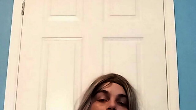 Amateur sissy school girl aimee__xx masturbates until she cums