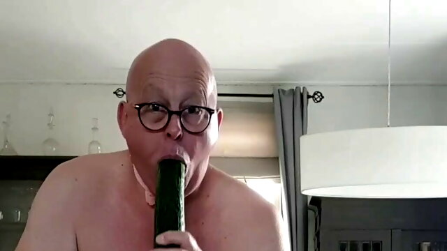 Cumcumber dildo