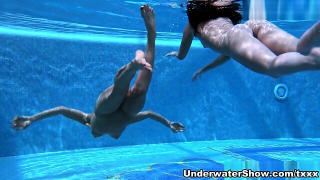 Underwatershow Lesbians