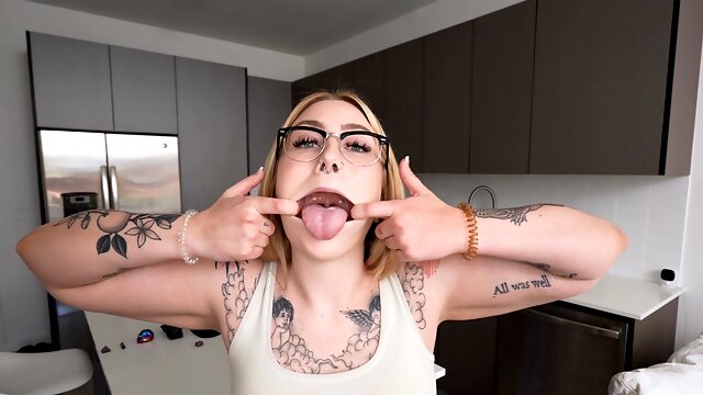 HD POV video of Gracie Squirts getting a facial after sucking a dick