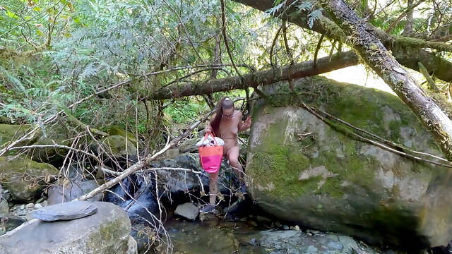Pissing Outdoors, Saggy Tits Bouncing, Huge Dildo