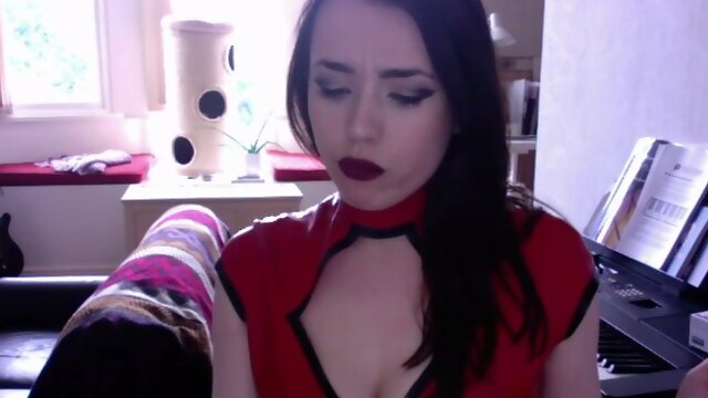 Brunette Solo Webcam Masturbation