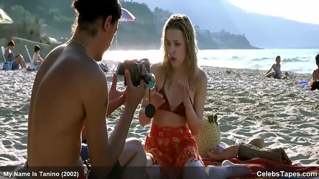 Rachel McAdams showing her tits