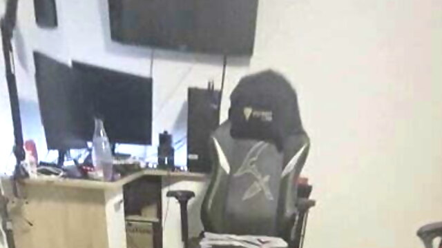 Gay Cums While Fucked