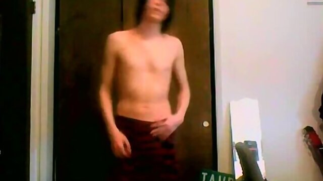 Smooth-ass twink boy showing off his body here