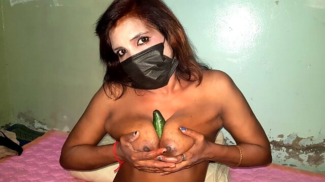 XXX Girl Sex in clear Hindi voice by luring a young girl who came to sell vegetables