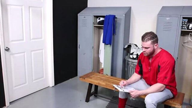 Aaron Trainer fucks Blake Ryans meaty white booty here