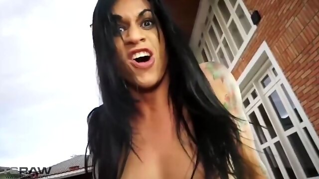 Shemale Isabella Cruz, Pissing In Mouth