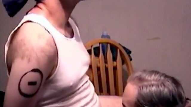 Blindfold straighty lollipop fellated by mature DILF for jizz