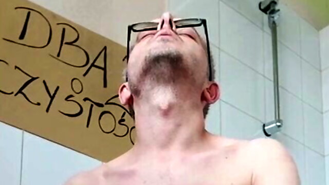 Branlette Public Gay