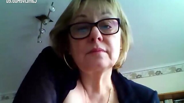 Busty granny shows her stuff on webcam solo