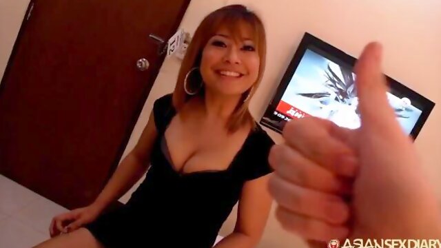 Horny man hires the nice Thai hooker to fuck her