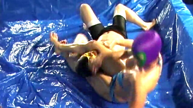 Mixed Oil Wrestling, Wrestling Femdom