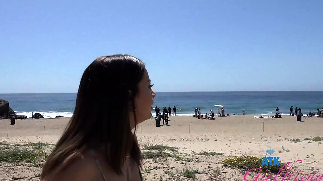 Closeup amateur video of cute Bella Luna having balls deep sex