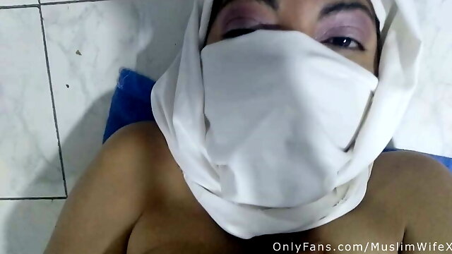 Arabian Muslim Hijabi Mom Gushing Orgasm Pussy On Live Webcam In Niqab Arabia MILF