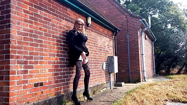 Crossdresser Gina Outdoors and Peeing