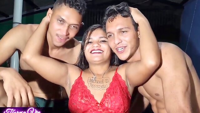 Tigresa vip em live com dois meninos dotados rolou dupla petracao muito anal gozadas e muito mais -Destroyer e um Ator tarado do pau grande