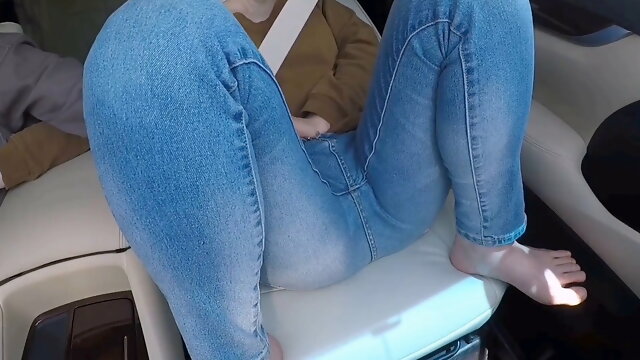 I found his jeans so erotic that I made him masturbate while driving.