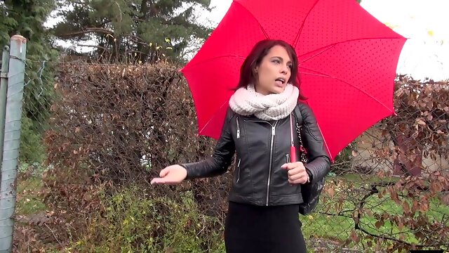 Brunette chick sucking a hard cock in the back of a car - HD