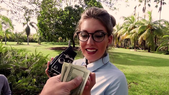 Sexy photographer gives up her pussy for some cash