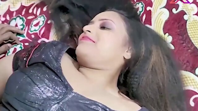 New hot bhabhi sucking boobs and pussy