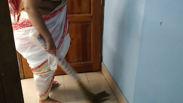 Indonesian Maid in saree hot video