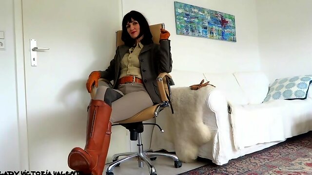 Lady Victoria Valente: Nipple play and cum on boots