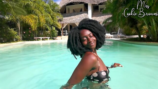 Stunning Ebony Model Poolside Teaser! Damn Mrs Cookie Brownie Is Fire!!!