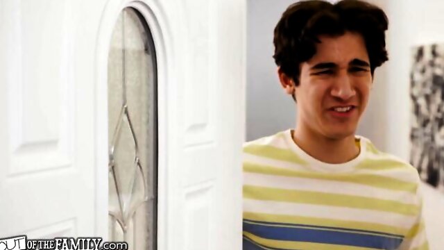 Cheerful pornstar Payton Preslee step-sister xxx