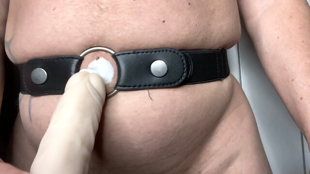 Everydeygrey fucks belly button with a dildo wearing a tight belt