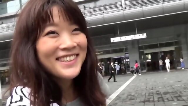 Asian teen goldenshowers