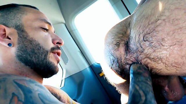 Gay Eating Anal