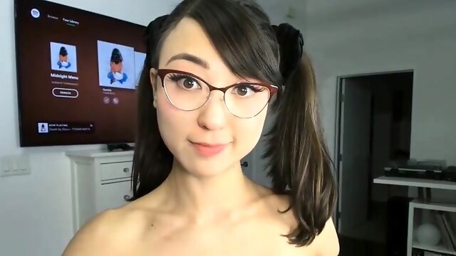 Japanese babe going solo