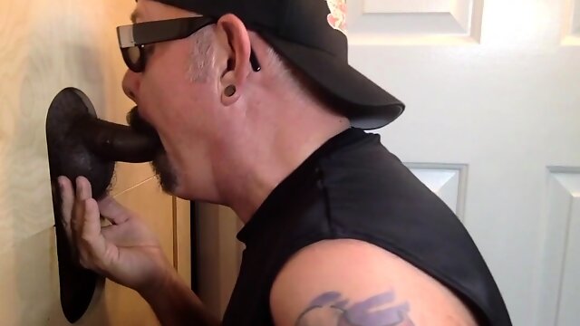 Gloryhole gray DILF gives head to black