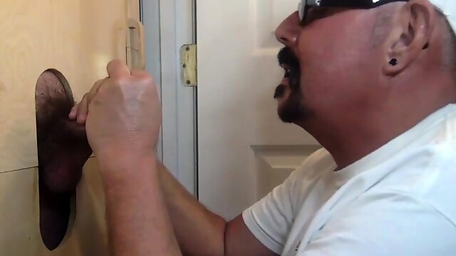 Dicksucking gloryhole DILF gets breeded